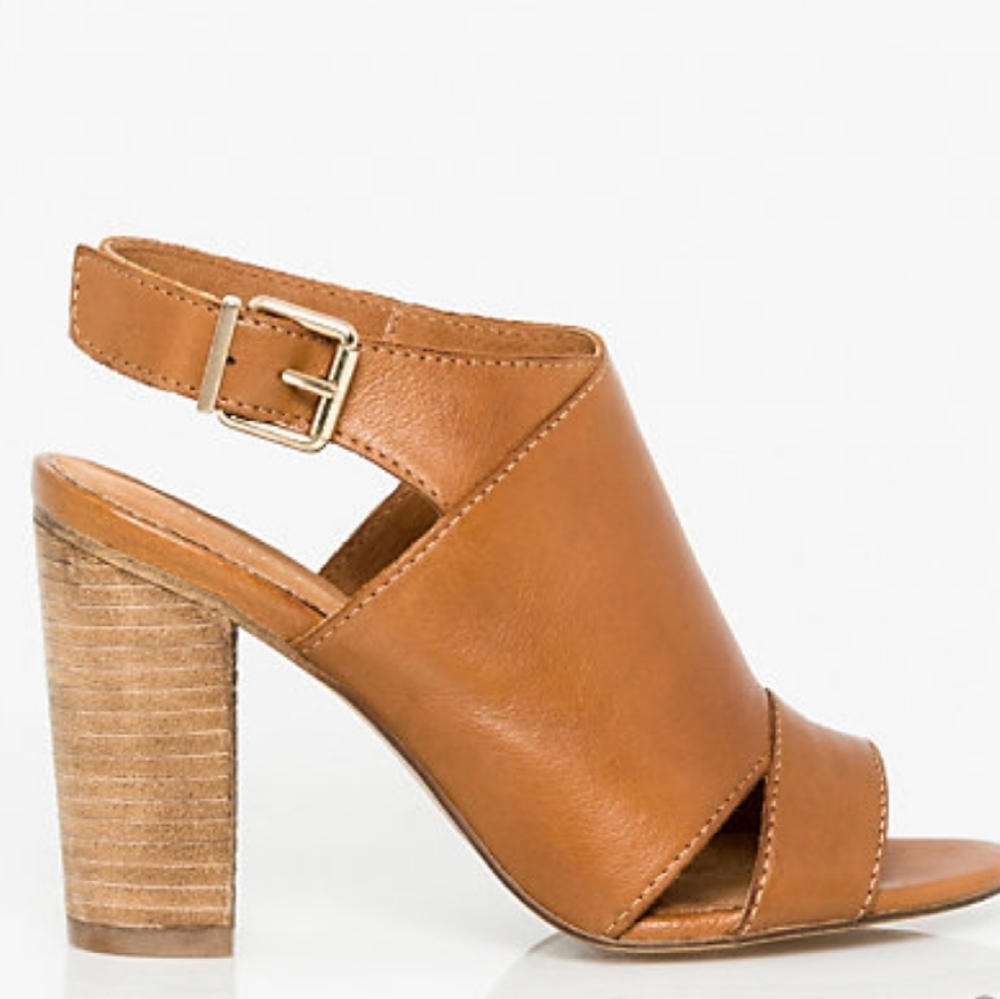 NIB Le Chateau Heel Shootie
